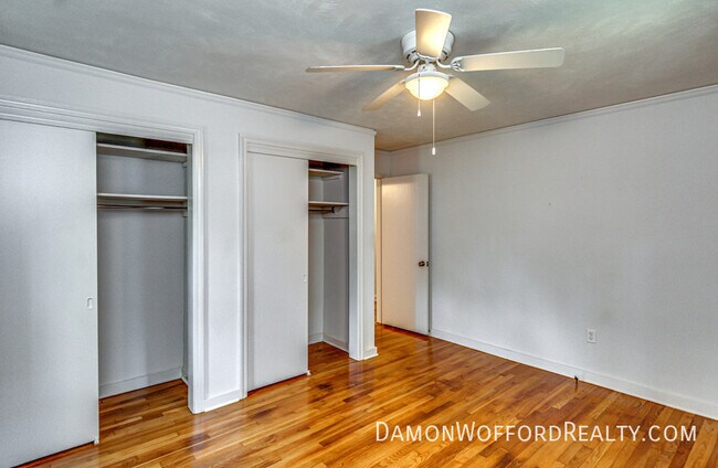 Building Photo - 1827 Parkridge Dr