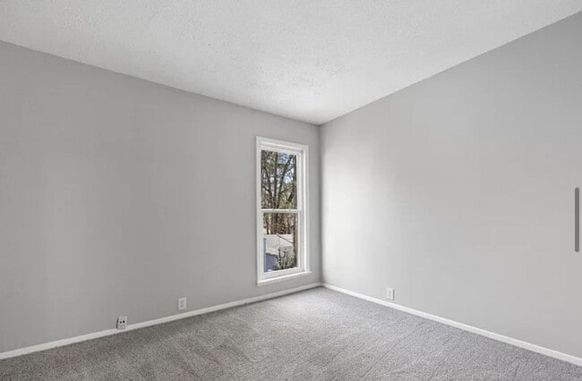 Building Photo - Welcome to this charming 2-bedroom, 1.5-ba...