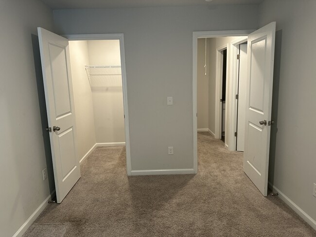 Building Photo - 271 Oakwood Dr NW