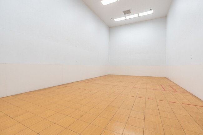 Building Photo - Furnished 1 Bed 1 Bath 1 Parking at Honolulu Park Place