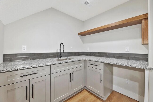 Building Photo - 5424 W 42nd St S