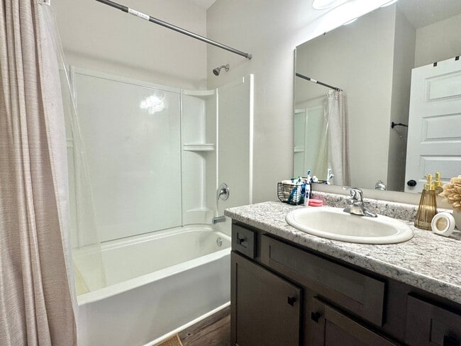 Building Photo - AVAILABLE NOVEMBER [PET FRIENDLY]