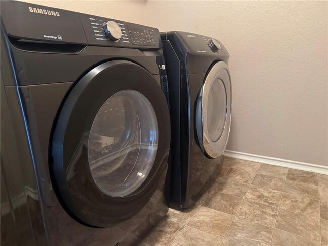 Building Photo - 500 Springbrook Rd