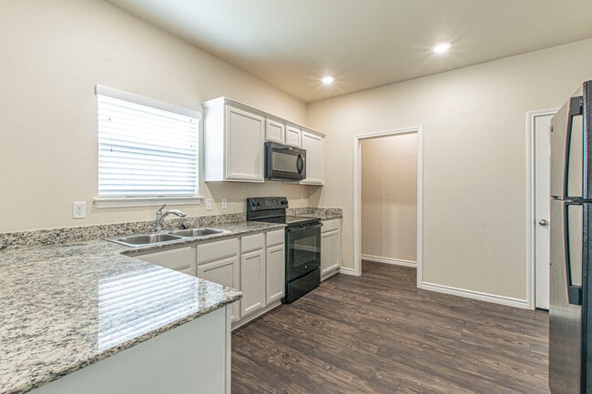 Building Photo - 3600 Barnacle Dr