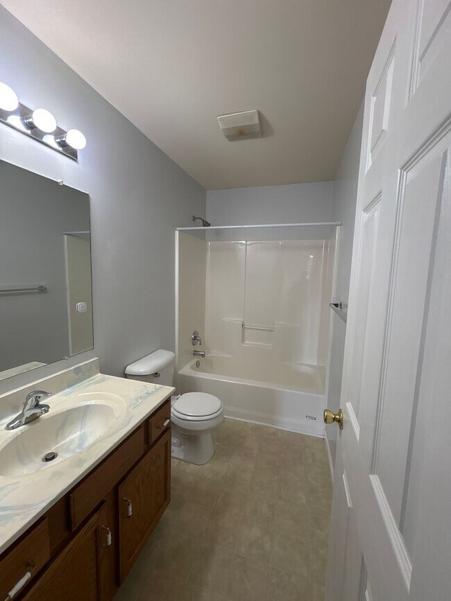 Building Photo - 720 Strayer Dr