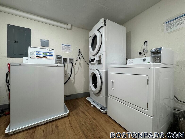 Building Photo - 41 Long Ave