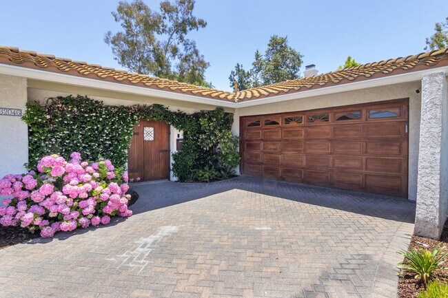Building Photo - Beautiful First Neighborhood home!