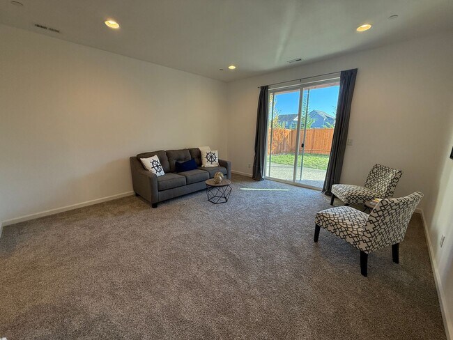 Building Photo - Hogan Heights Community 4 Bed 3.5 Bath