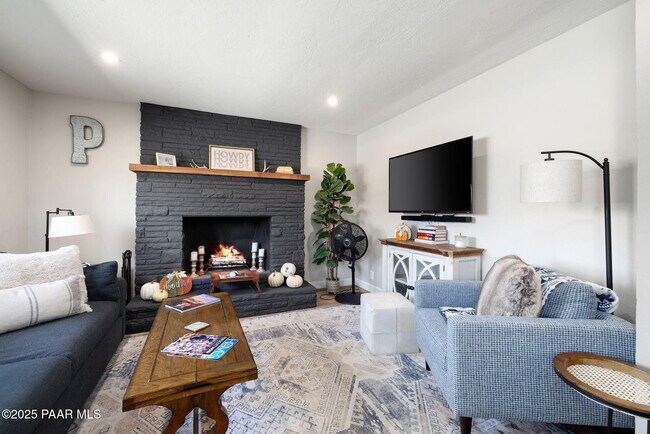 Building Photo - 807 Pulliam Dr