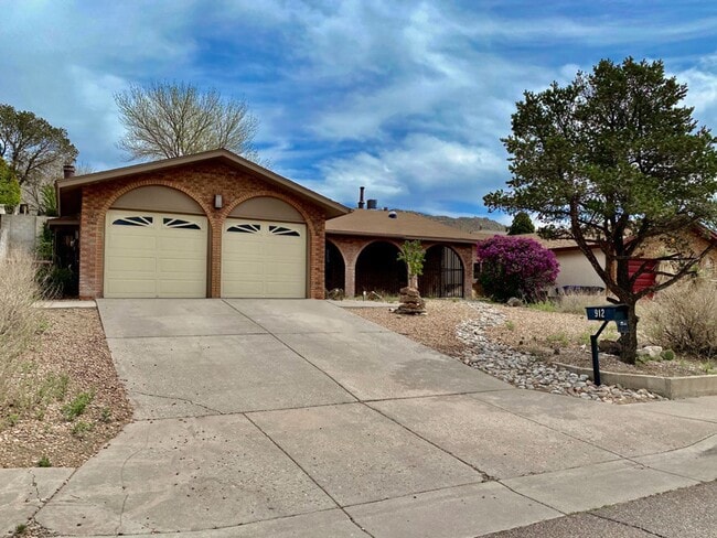 Building Photo - Amazing NE Heights Home! Tile Floors! This one won't last long!!