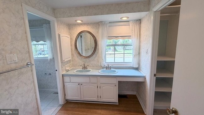 Building Photo - 4325 Majestic Ln