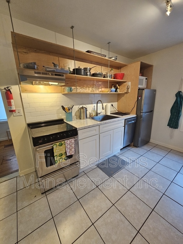 Building Photo - 22-24-24 Hayward St