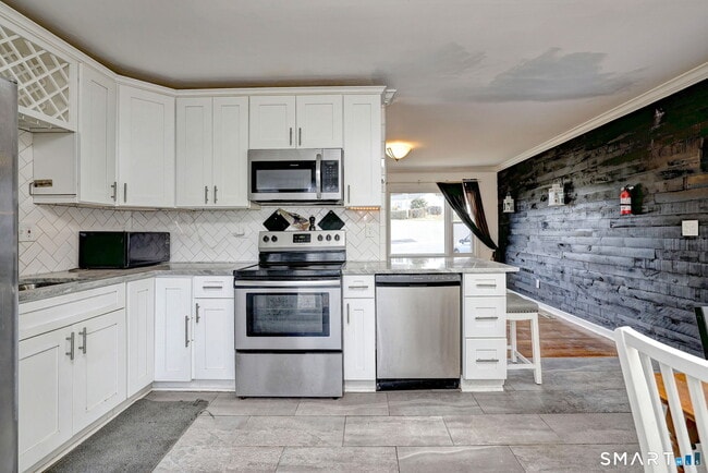 Building Photo - 42 Highland Ave