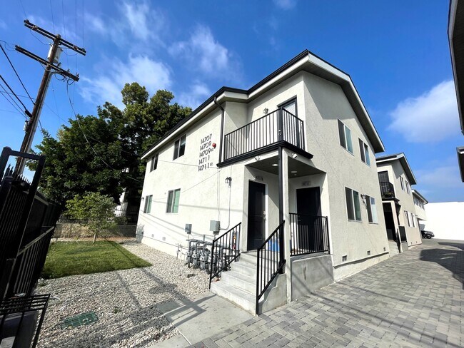 Building Photo - 14703 Saticoy St