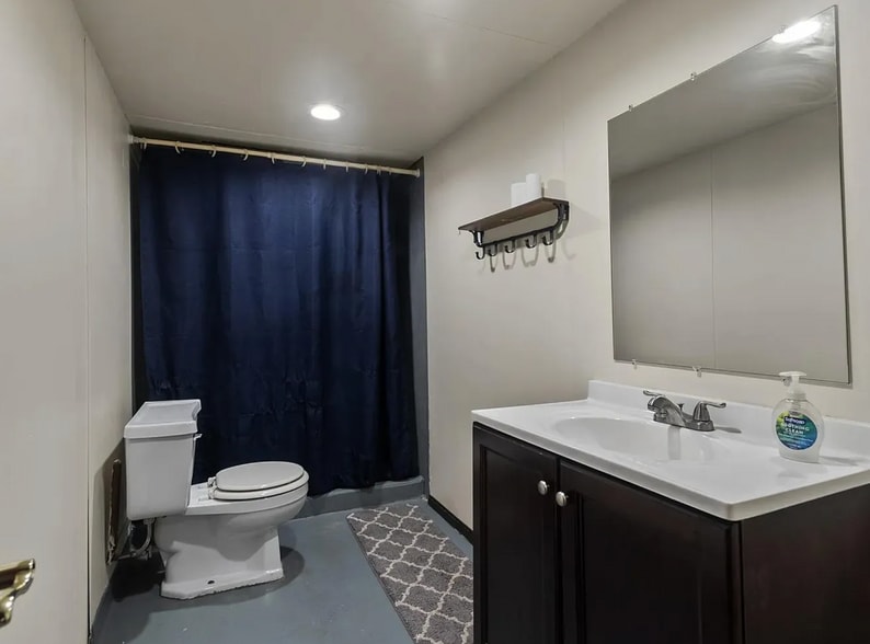 Building Photo - 1325 Cardinal Ln