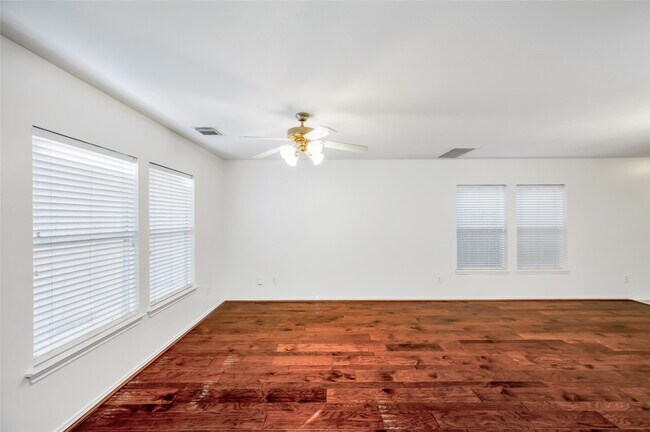 Building Photo - 1719 Redwing Bluff Dr