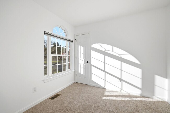 Building Photo - 1600 Old Brook Rd