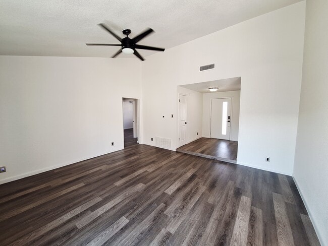 Building Photo - 1005 Ridgeline Dr