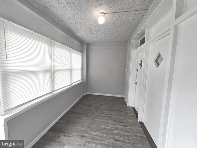 Building Photo - 259 W Ruscomb St