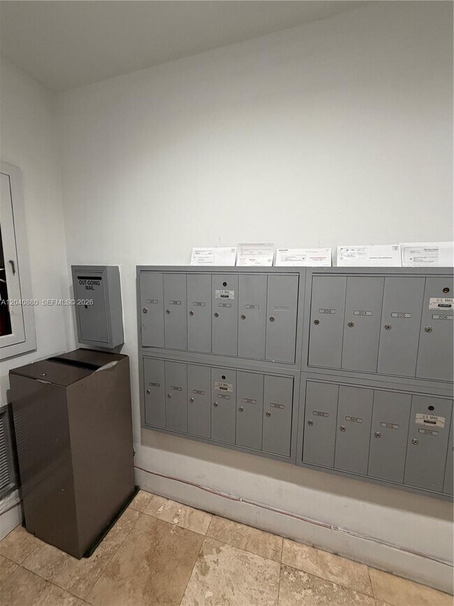 Building Photo - 2715 Tigertail Ave