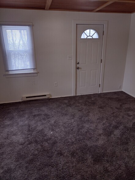 Building Photo - 821 Ravencrest Ave
