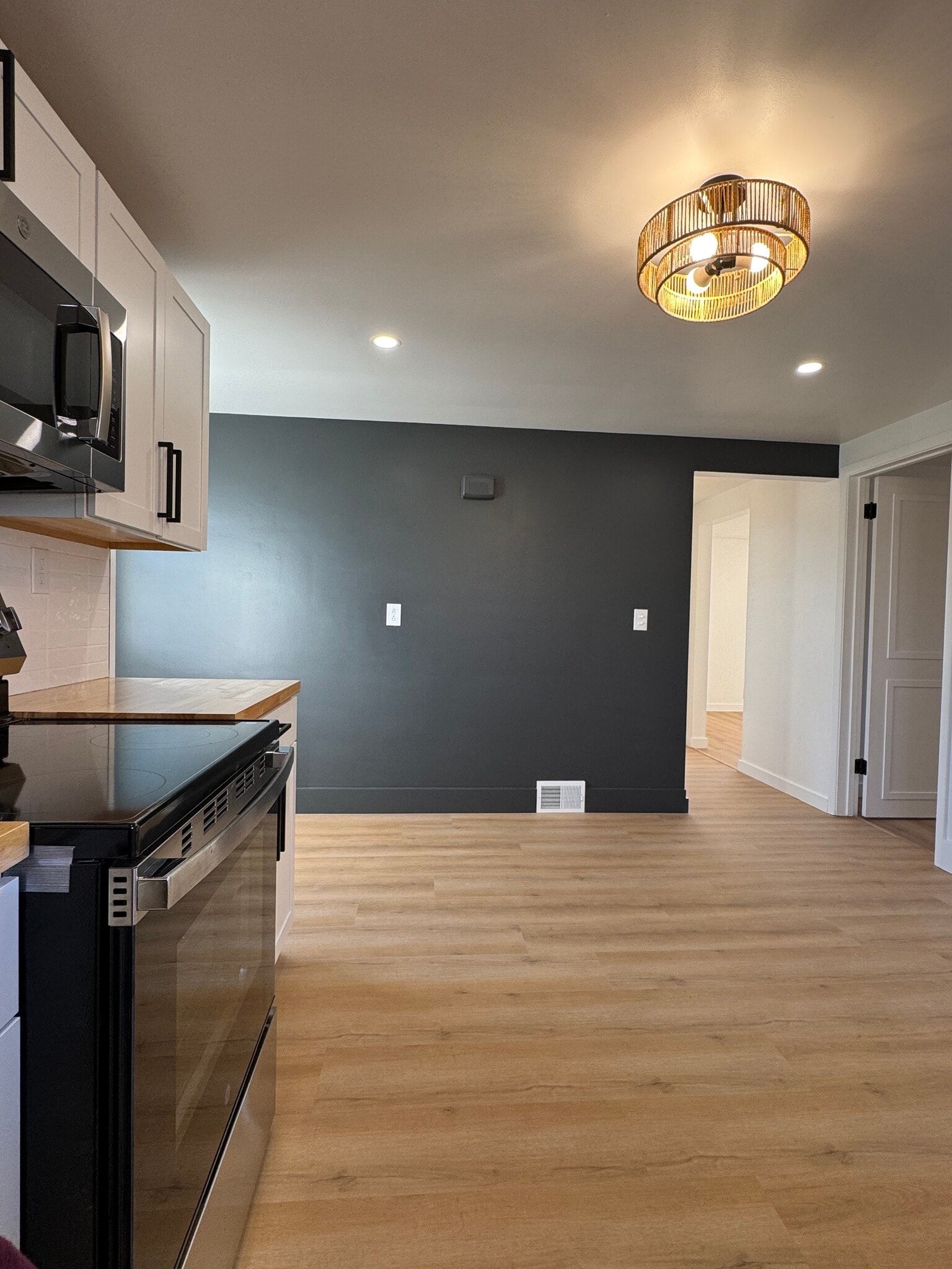 Kitchen - 249 Dunlop Ave