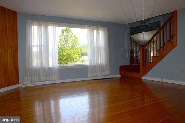 Building Photo - 13500 Country Ln NE
