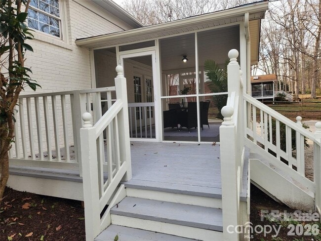 Building Photo - 2411 Kimway Dr
