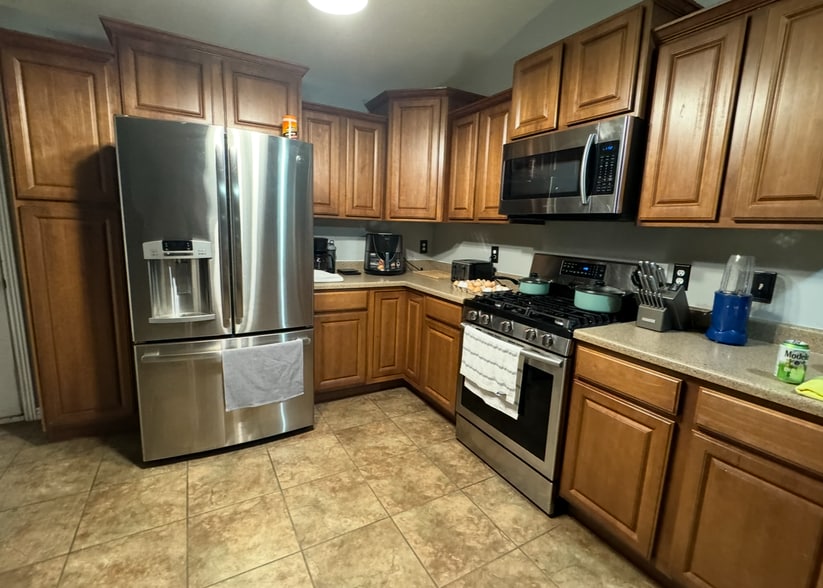 Building Photo - 361 E 1520 N