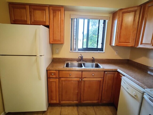 Building Photo - 165 Springwood Circle unit D
