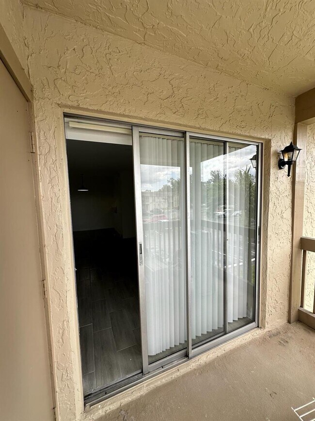 Building Photo - 1846 Abbey Rd