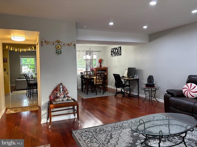 Building Photo - 208 Burnam Wood Dr