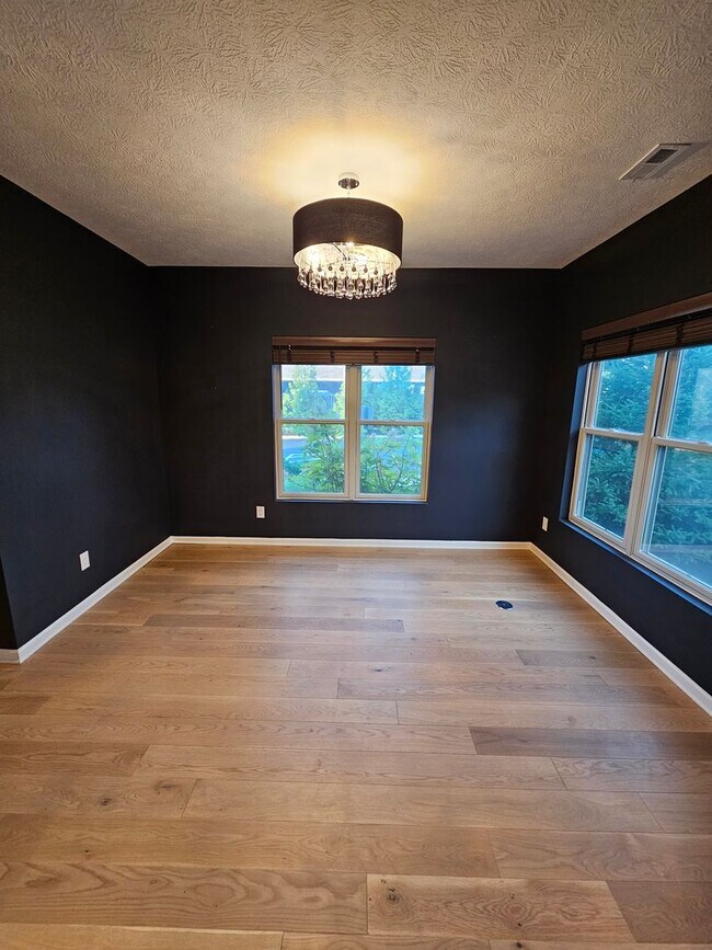 Building Photo - 31 Ashbourne Dr