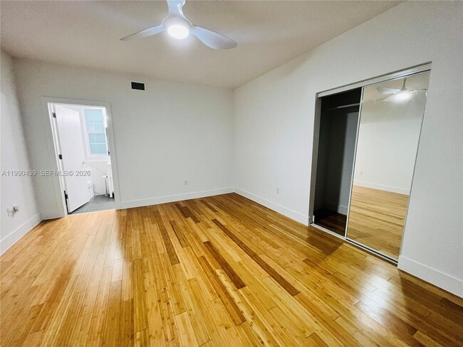 Building Photo - 960 Bay Dr