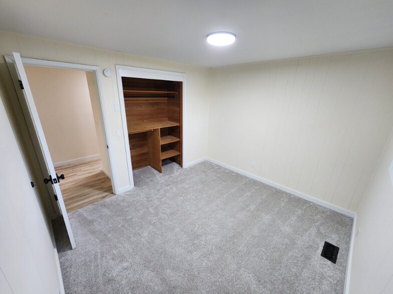 Building Photo - 950 SE 6th Ave