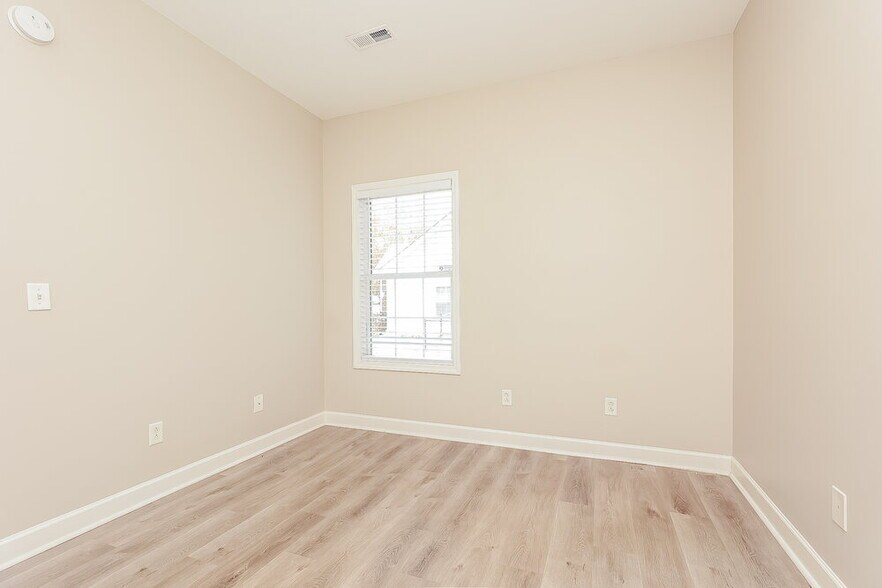 Building Photo - 832 Hammersmith Dr