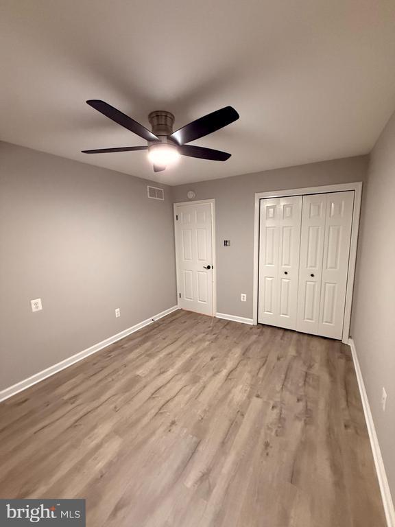 Building Photo - 208 Red Haven Dr