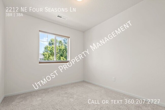 Building Photo - 2212 NE 4 Seasons Ln