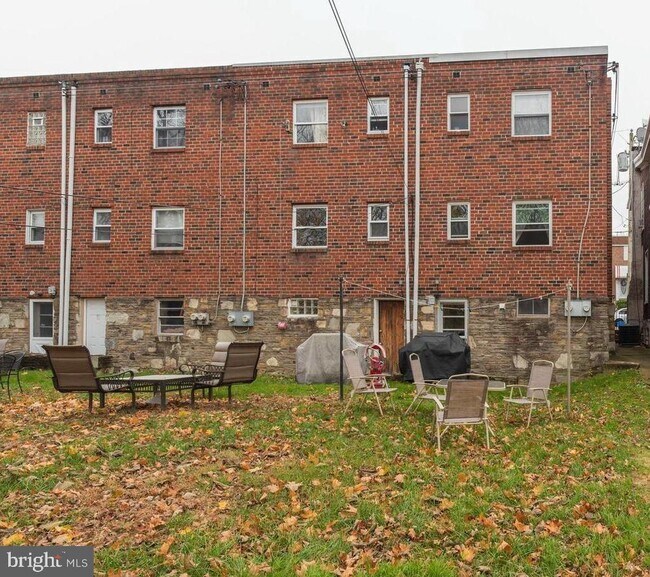 Building Photo - 362 Ripka St