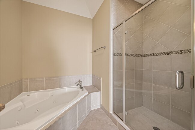 Building Photo - 5708 Petty St