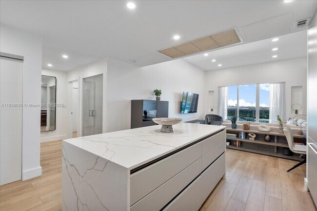 Building Photo - 2301 Collins Ave