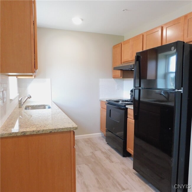 Building Photo - 413 S Main St