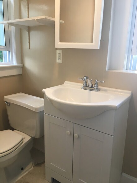 Bathroom - 714 W Liberty St