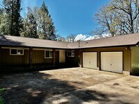 Building Photo - Amazing Country Home 4 bed, 2 bath with Ga...