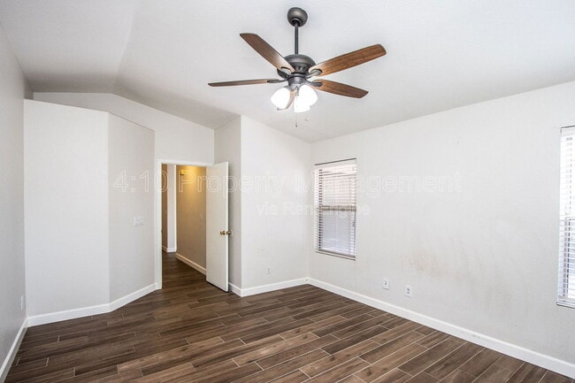 Building Photo - 407 W Colt Rd