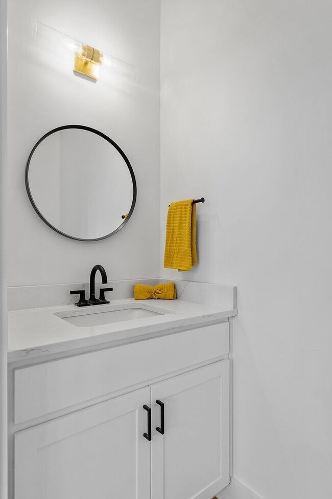 Building Photo - 1758 S Highland Park Ave