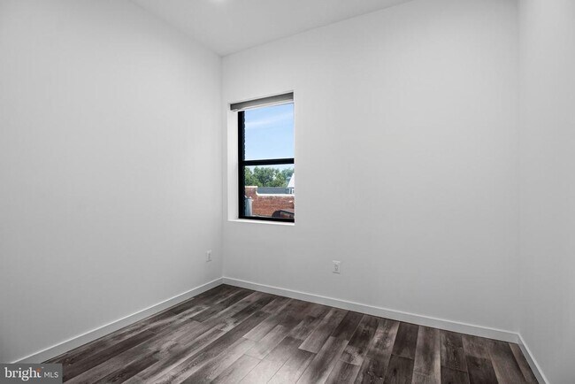 Building Photo - 506 H St NE