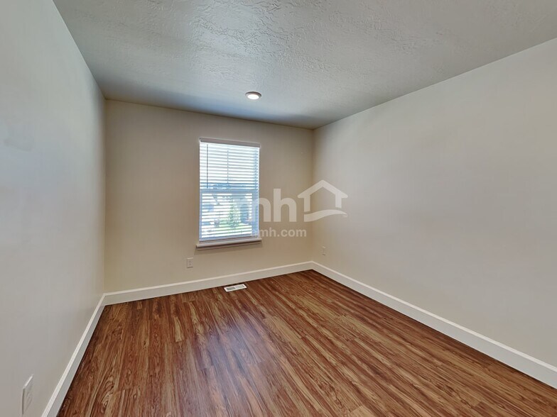 Building Photo - 2330 E Wild Horse Way