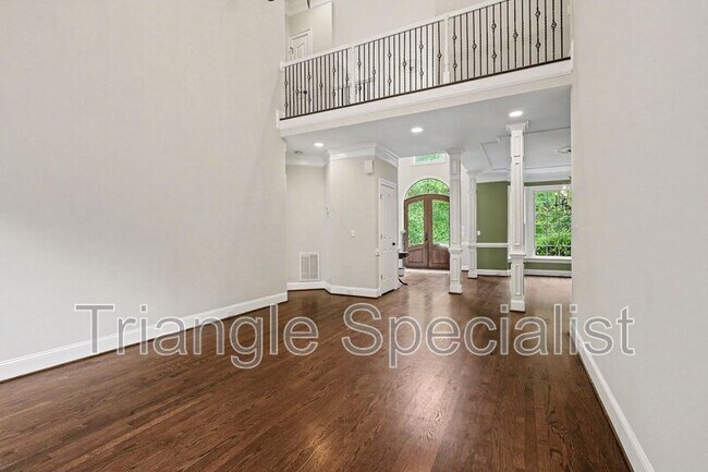 Building Photo - 6121 Carlyle Dr