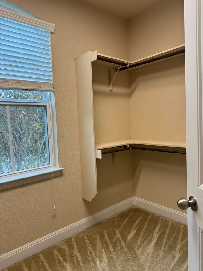 Building Photo - 517 Whittmen Ave